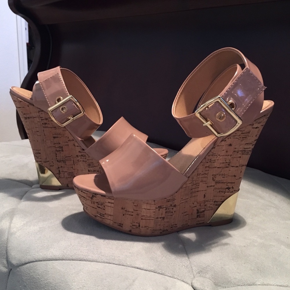 🌷Colin Stuart Patent Wedges 🌷 Worn 1x!! 🌷